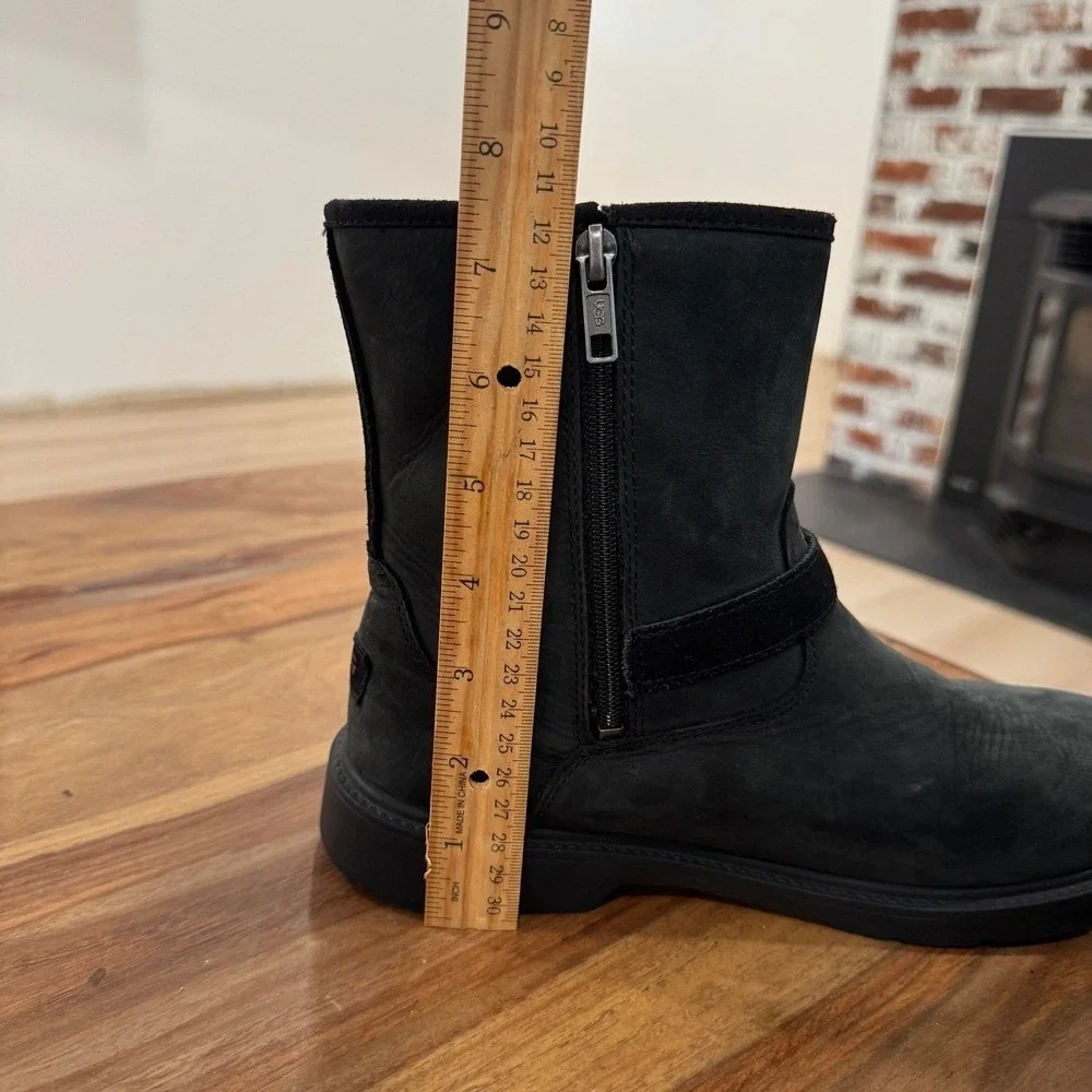 UGG Kinzey Kids 1117628K Black Nubuck Leather Moto Biker Boot Side Zip Buckle 6Y